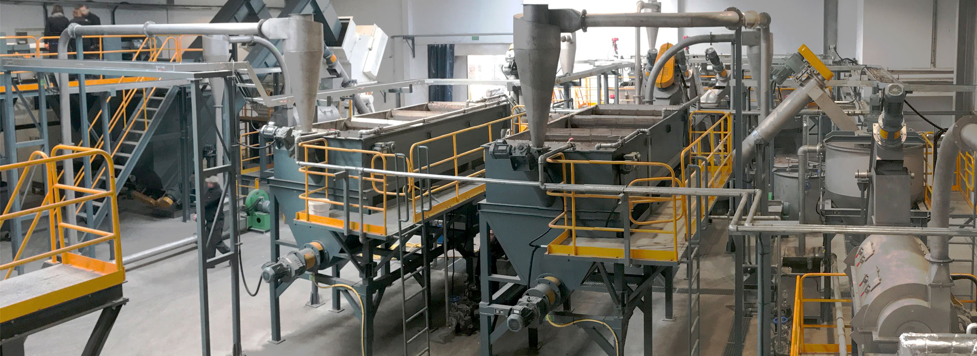Dây chuyền băm rửa hạt nút chai HDPE khép kín
